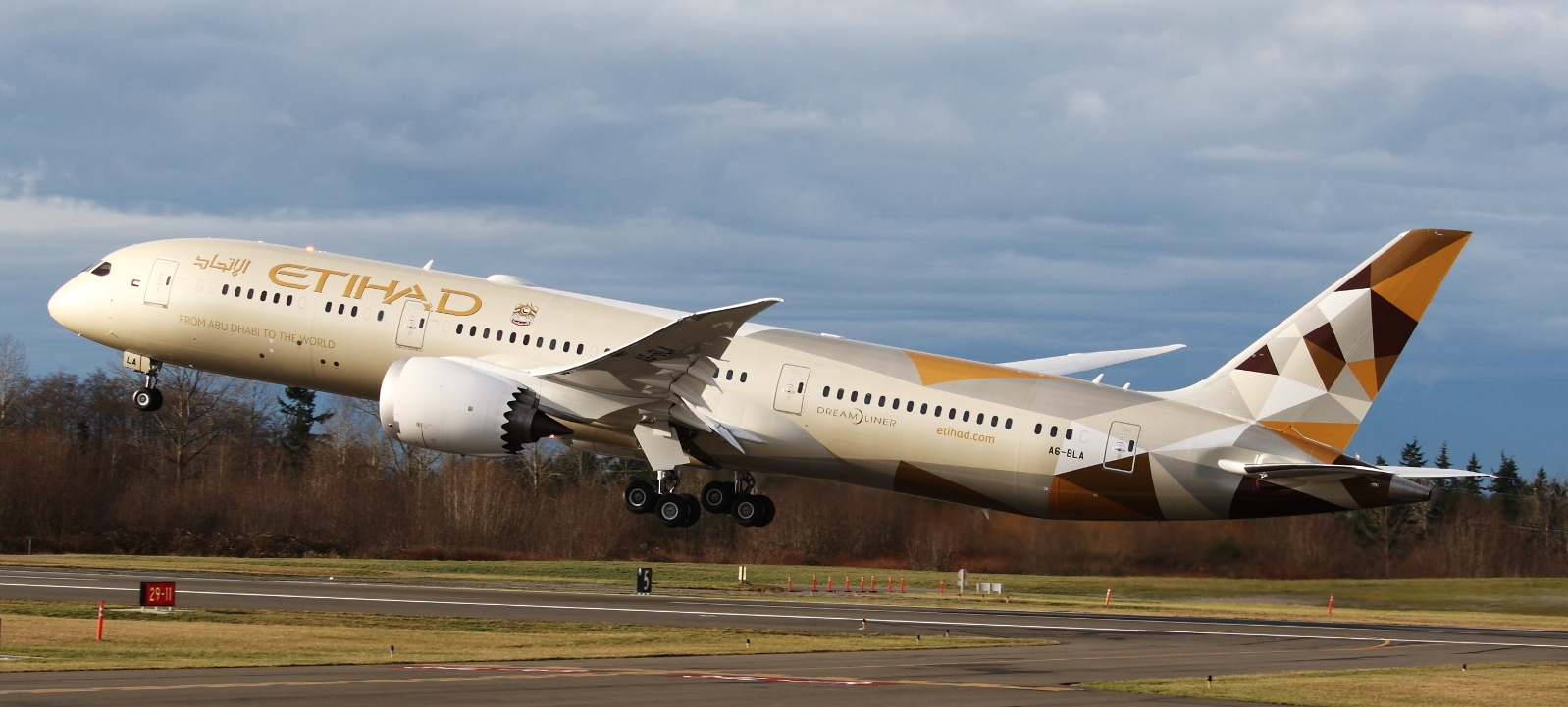 etihad-airways-boeing-787-dreamliner-set-to-fly-to-riyadh