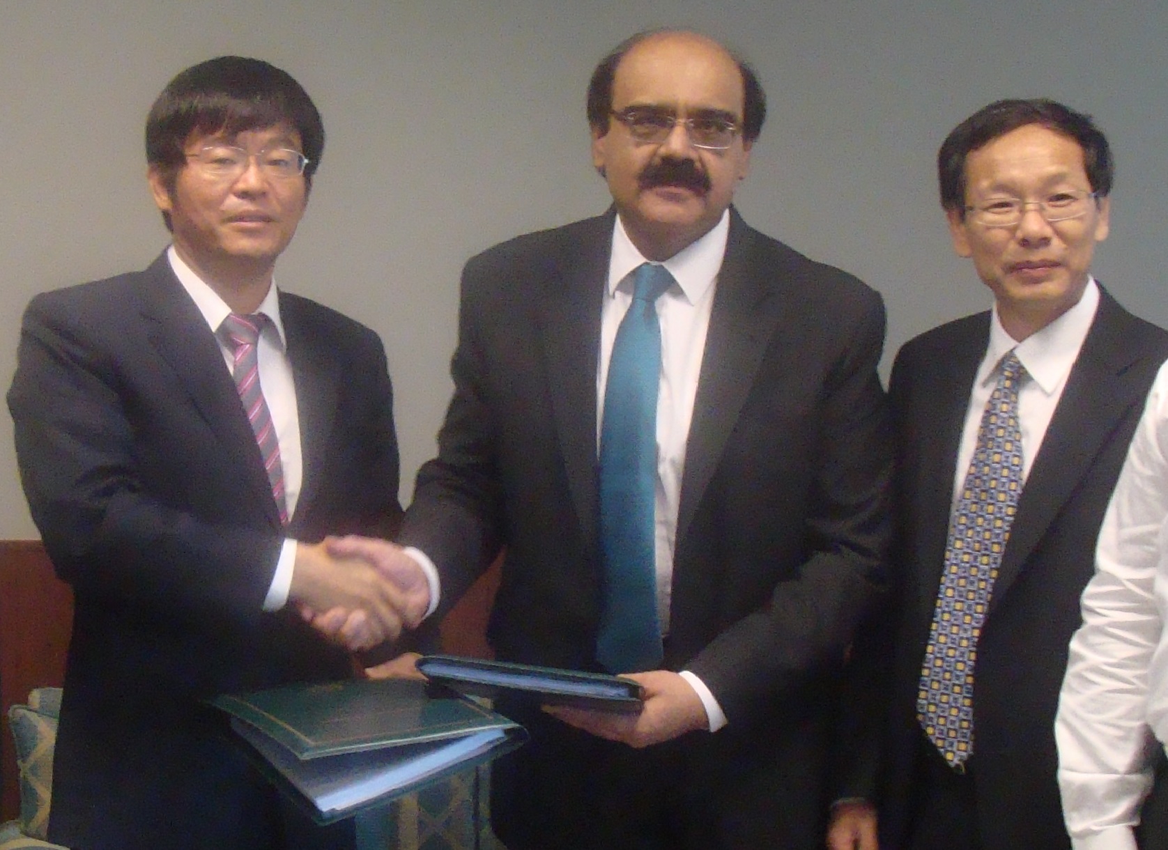 Exchanging documents after Sigining of IA of 720MW Karot Hydro Power Project